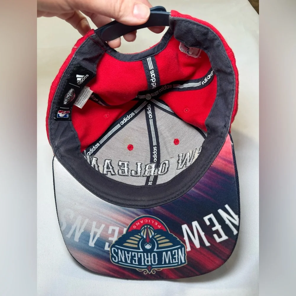 ADIDAS NEW ORLEANS PELICANS FLATBILL‎ SNAPBACK HAT NBA CAP UNDER BILL DESIGN